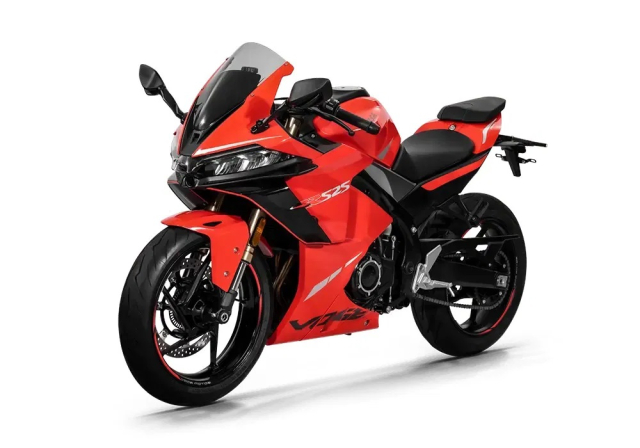 Voge RR525 Chien binh moi thach thuc Honda CBR500R va Aprilia RS457 - 3