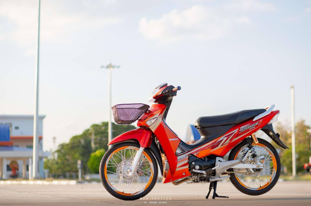 Wave 125i chay pho voi sac cam do dam chat Thai choi lon trong ban do full option - 22