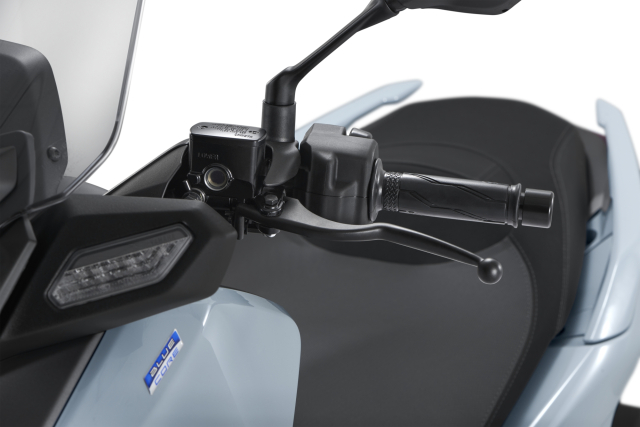 Yamaha XMAX 300 2025 ra mat o nuoc ta voi 5 mau moi gia ban chinh hang tu 140 trieu Dong - 11