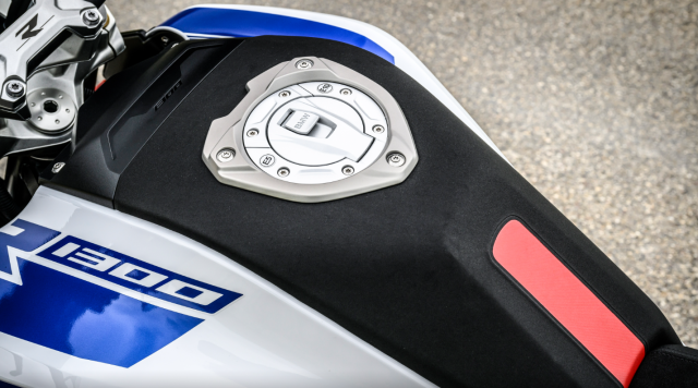 BMW R1300R 2025 Quai thu hypernaked da nhan cach den tu xu Bavaria - 9