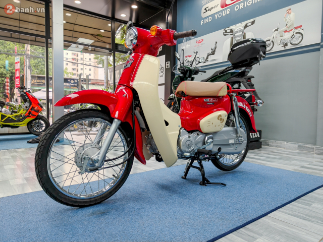 Can canh Honda Super Cub 50 Hello Kitty bat ngo xuat hien tai Viet Nam - 3