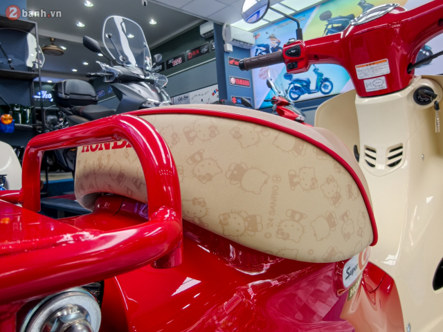 Can canh Honda Super Cub 50 Hello Kitty bat ngo xuat hien tai Viet Nam - 12