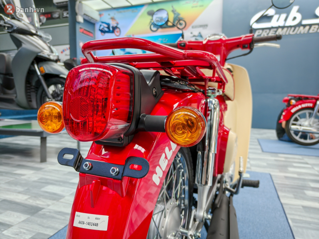 Can canh Honda Super Cub 50 Hello Kitty bat ngo xuat hien tai Viet Nam - 18