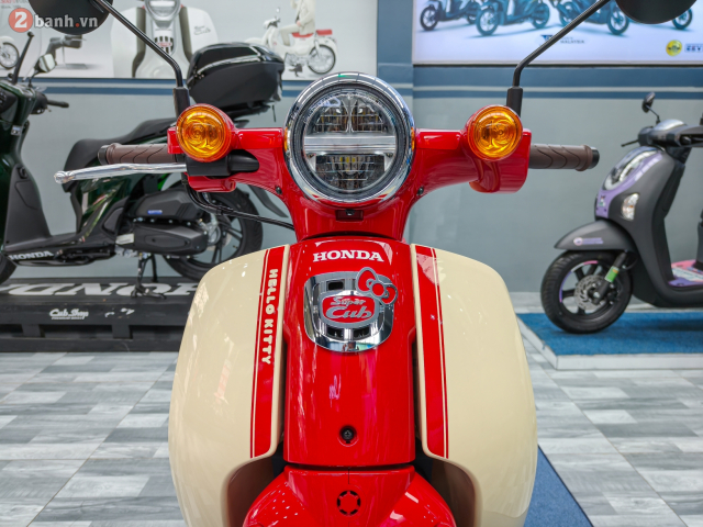 Can canh Honda Super Cub 50 Hello Kitty bat ngo xuat hien tai Viet Nam - 23