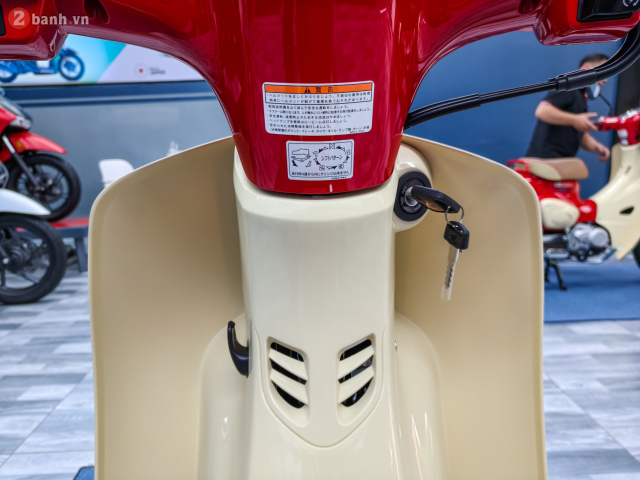 Can canh Honda Super Cub 50 Hello Kitty bat ngo xuat hien tai Viet Nam - 25