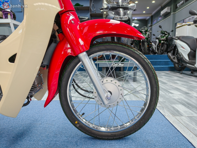 Can canh Honda Super Cub 50 Hello Kitty bat ngo xuat hien tai Viet Nam - 30