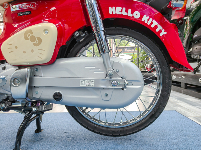 Can canh Honda Super Cub 50 Hello Kitty bat ngo xuat hien tai Viet Nam - 38
