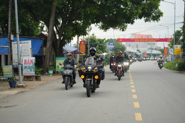 Hanh trinh 84 Honda Biker tiep tuc lan banh tu TPHCM den Ta Dung voi su tham gia cua gan 200 biker - 5