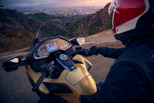 Honda Viet Nam ra mat Gold Wing 2025 phien ban ky niem 50 nam voi gia hon 12 ty dong - 13