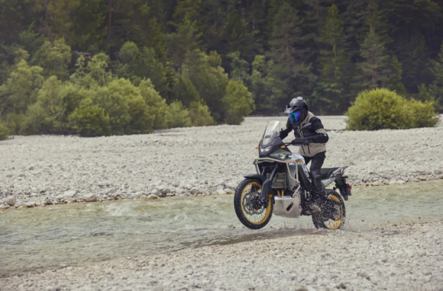 Honda XL750 Transalp 2025 phien ban moi muot ma va tien nghi hon da ra mat - 8