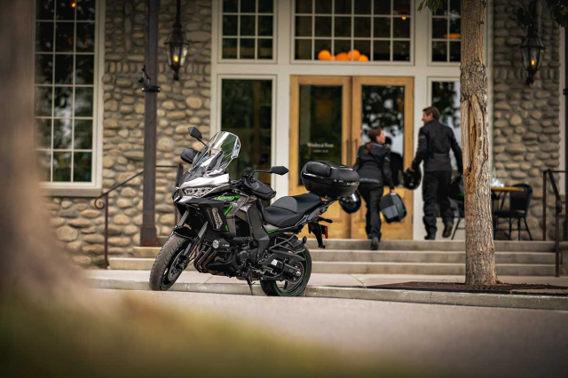 Kawasaki Ninja 1100SX va Versys 1100 Cap doi may bay mat dat danh cho anh em dam me touring - 7