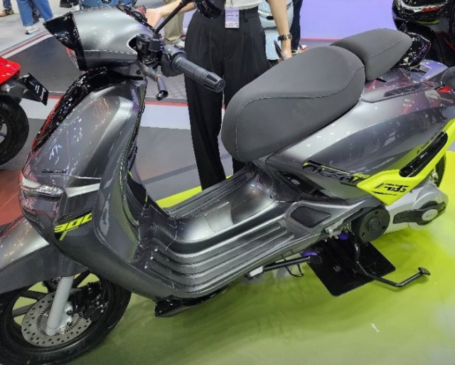 Kham pha Horizon 300 ABS 2025 vua ra mat voi gia ban re hon ca Honda SH160i - 6
