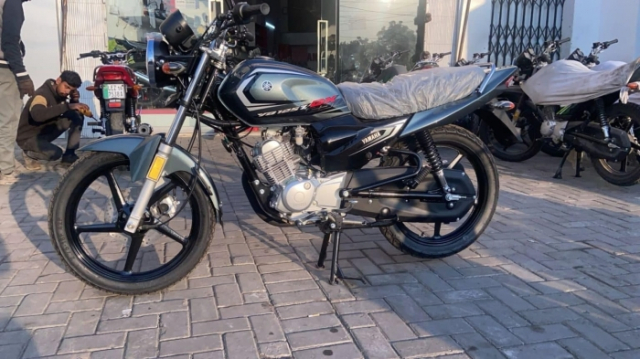 Kham pha mau xe con tay Yamaha YB125Z DX 2025 vua ra mat voi gia quy doi chi 37 trieu Dong - 6