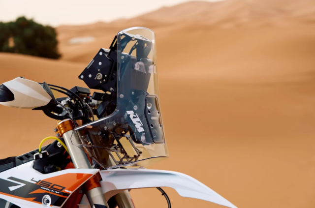 KTM 450 Rally Replica 2026 Chien Ma Sa Mac tro lai voi phien ban Sanders day cam xuc - 16