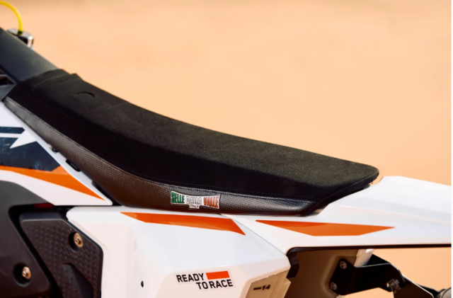 KTM 450 Rally Replica 2026 Chien Ma Sa Mac tro lai voi phien ban Sanders day cam xuc - 22