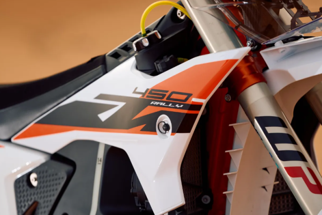 KTM 450 Rally Replica 2026 Chien Ma Sa Mac tro lai voi phien ban Sanders day cam xuc - 25