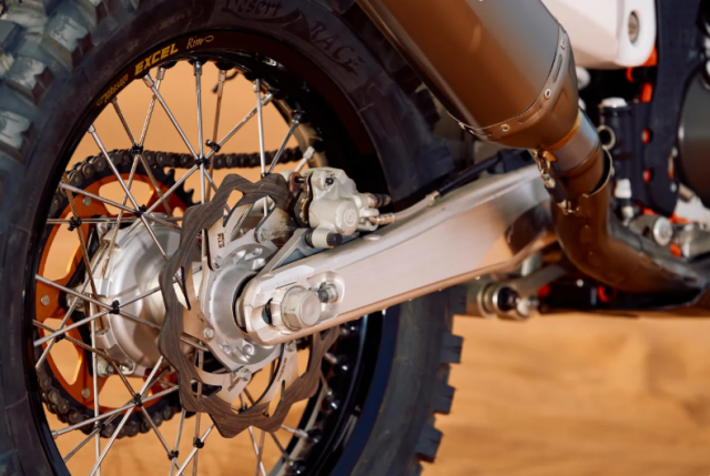 KTM 450 Rally Replica 2026 Chien Ma Sa Mac tro lai voi phien ban Sanders day cam xuc - 27
