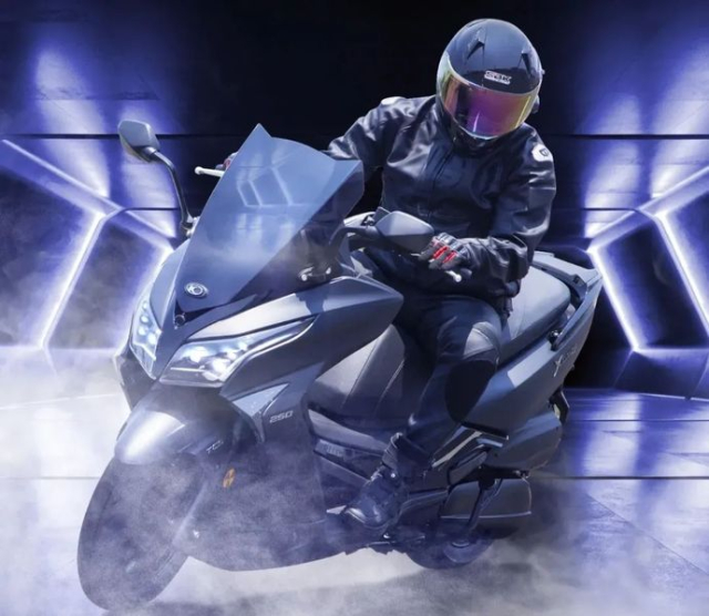 Kymco Xciting 250 2025 trinh lang voi nhieu nang cap co gia ban thap hon ca SH125i - 6