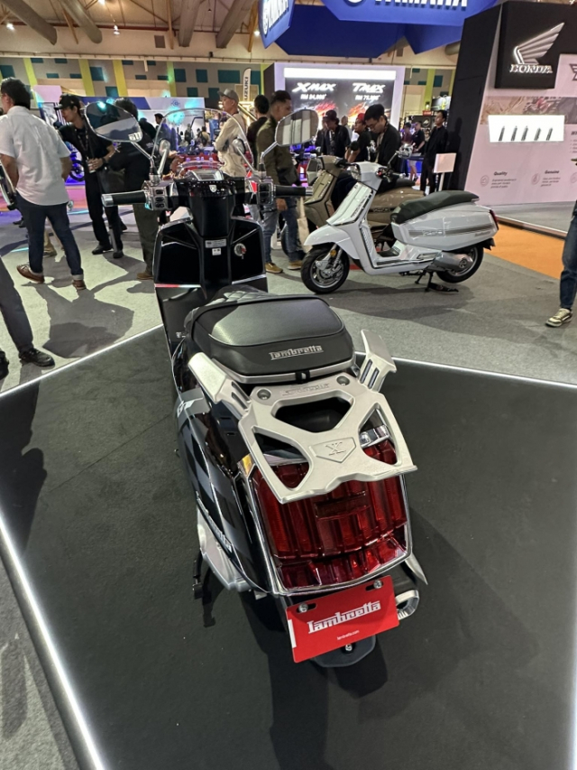 Lambretta X300 GT 2025 trinh lang Ke tam lang nguoi nua can voi Honda SH350i - 8