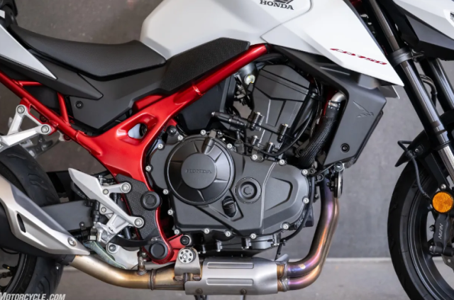 Lan dau lai CB750 Hornet 2025 Mot chiec xe that su Vao Viec dung kieu Honda - 3