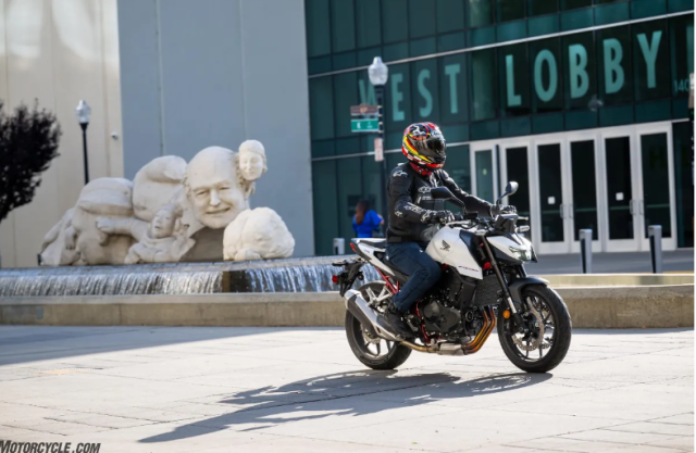 Lan dau lai CB750 Hornet 2025 Mot chiec xe that su Vao Viec dung kieu Honda - 8