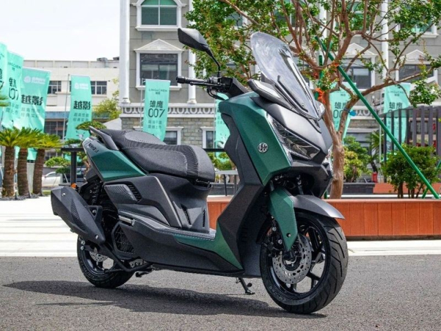 Lingchen 007 giao dien nhu Yamaha XMax cong nghe hon han Honda SH ma co gia re nhu Vision - 3