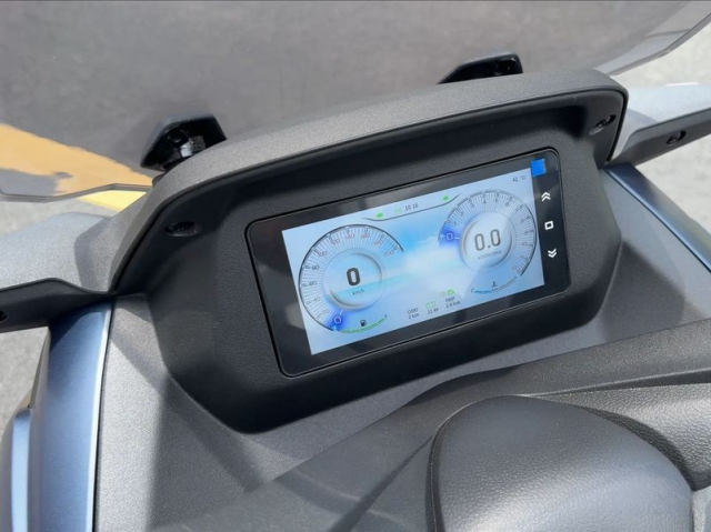 Lingchen 007 giao dien nhu Yamaha XMax cong nghe hon han Honda SH ma co gia re nhu Vision - 8
