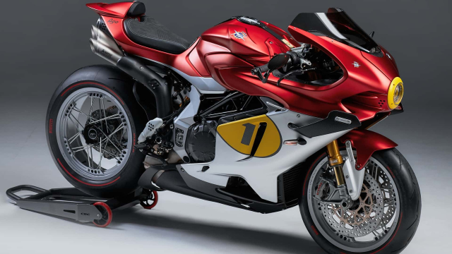 MV Agusta Superveloce 1000 Ago va bo trang phuc than thanh tu Dainese AGV - 7