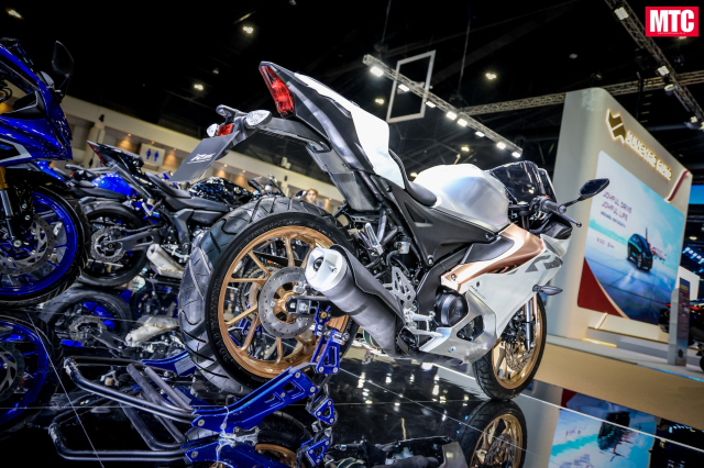 Qua an tuong voi Yamaha R15 V4 2025 phien ban Pink Rose Gold cuc cuon va kha di - 9