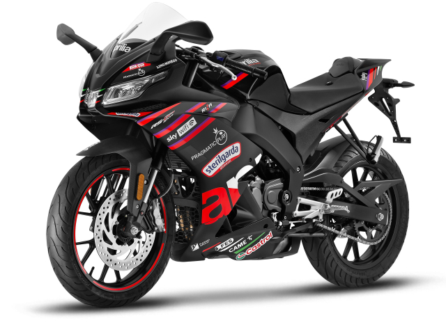 Ra mat Aprilia RS 125 GP Replica Mang truong dua ve sat vach voi duong pho - 5
