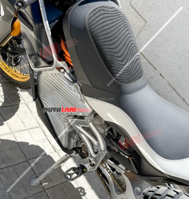 Royal Enfield Himalayane chiec xe may dien phieu luu dang rat gan ngay ra mat - 5