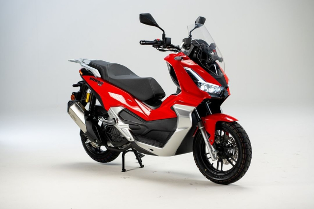 Sam soi Urban 150 EFI doi thu moi cua Honda ADV160 So huu binh xang ngang ngua xe mo to - 3