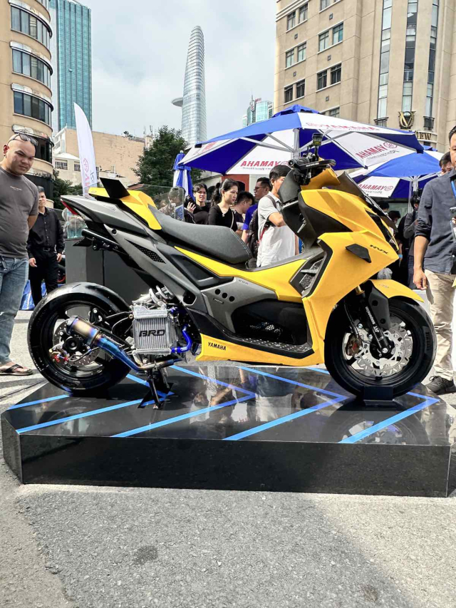 Yamaha NVX 155 All New do phong cach Sport Touring qua dep khien dan choi khong the lam ngo - 9