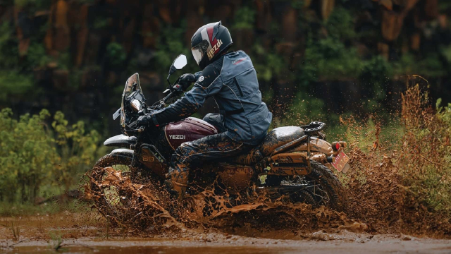 Yezdi sap tung mau Adventure moi lieu co phai quai thu 450cc dang den gan - 3