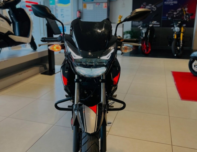 Apache RTR 160 2025 Xe con tay co ABS 2 kenh ket noi dien thoai 3 che do lai gia chi 35 trieu VND - 9