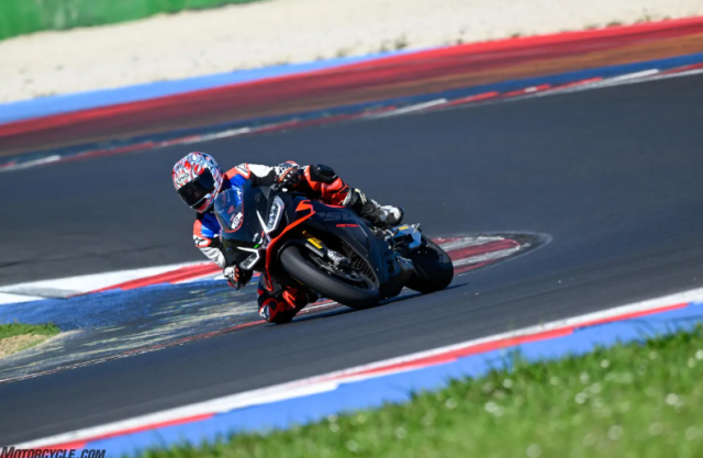 Aprilia RSV4 Factory 1100 2026 dinh cao suc manh va su tinh te tren hai banh xe - 18