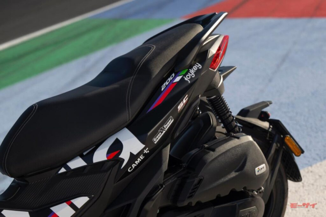 Aprilia SR GT 200 Replic 2026 dat chan den xu Hoa Anh Dao voi gia ban quy doi khoang 94 trieu Dong - 5