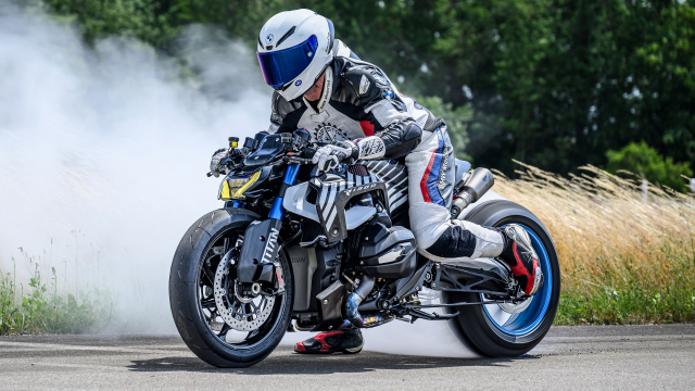 Ban do BMW R1300R Titan Khi dam me toc do duoc tu do sang tao - 3
