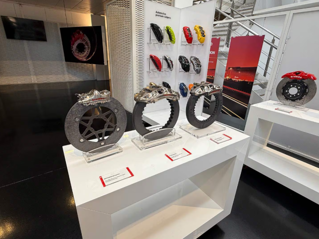Brembo Hon ca mot cai ten la niem tin tren tung cu phanh - 11