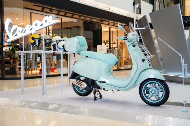 Ghe GALLERIA DARTE noi nghe thuat phong cach song va Vespa hoa quyen - 13