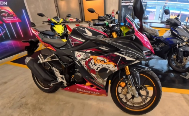 Hinh anh thuc te cua Honda CBR150R 2025 Phien ban Cop Manh thu duong pho gioi han chi 250 chiec - 3