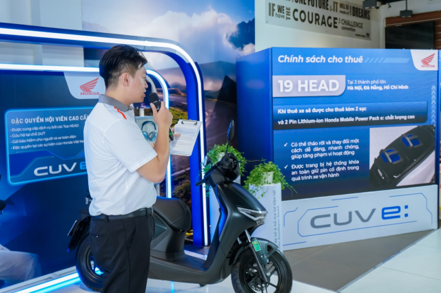 Honda ban giao xe dien CUV e cho nhung khach hang thue xe dau tien tai TPHCM - 7