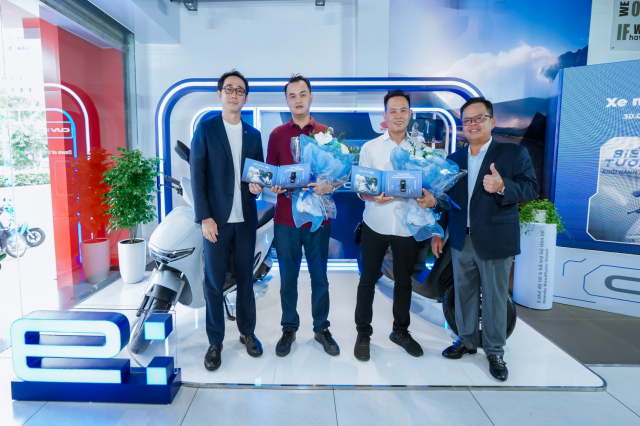 Honda ban giao xe dien CUV e cho nhung khach hang thue xe dau tien tai TPHCM - 11