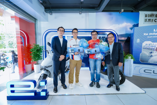 Honda ban giao xe dien CUV e cho nhung khach hang thue xe dau tien tai TPHCM - 13