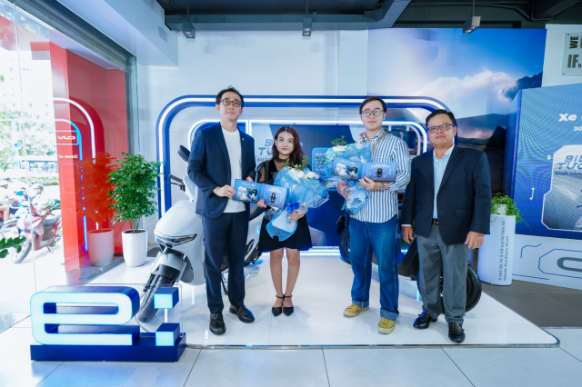 Honda ban giao xe dien CUV e cho nhung khach hang thue xe dau tien tai TPHCM - 15