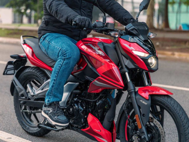 Kham pha Pulsar N150 2026 doi thu Yamaha MT15 vua ra mat voi gia 67 trieu Dong co gi thu vi - 3