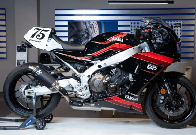 Khi qua khu hoi ngo tuong lai qua hai ban do dac biet Yamaha R1 va XSR90 - 5