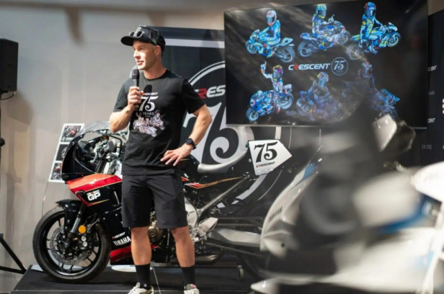 Khi qua khu hoi ngo tuong lai qua hai ban do dac biet Yamaha R1 va XSR90 - 7