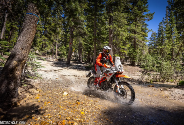KTM 390 Adventure R 2025 Phan khoi nho nhung suc manh chang nho chut nao - 3