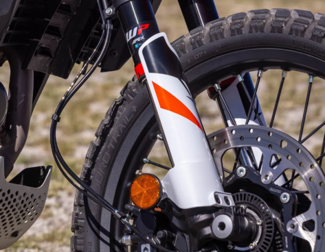 KTM 390 Adventure R 2025 Phan khoi nho nhung suc manh chang nho chut nao - 13